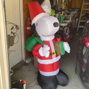 Holiday snoopy inflatable